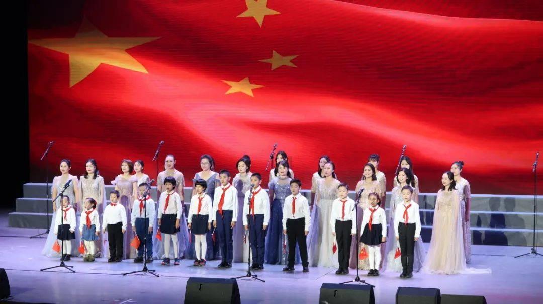 大雪天里两姐妹驾车被困 湘乡市中沙镇积极救援显担当